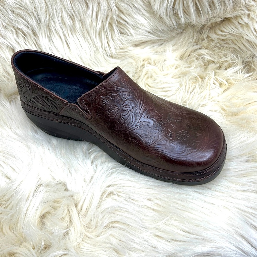 Timberland  brown slip on pro series WOMEN'S NEWBURY CASUAL ALLOY TOE WORK SHOE